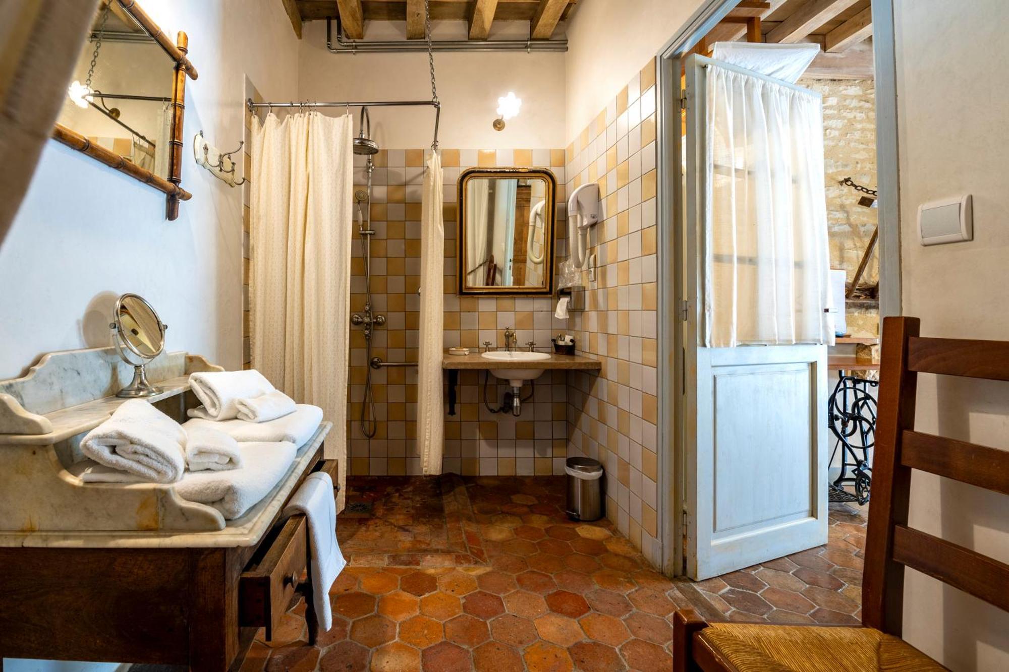 Hotel De La Beursaudiere Nitry エクステリア 写真
