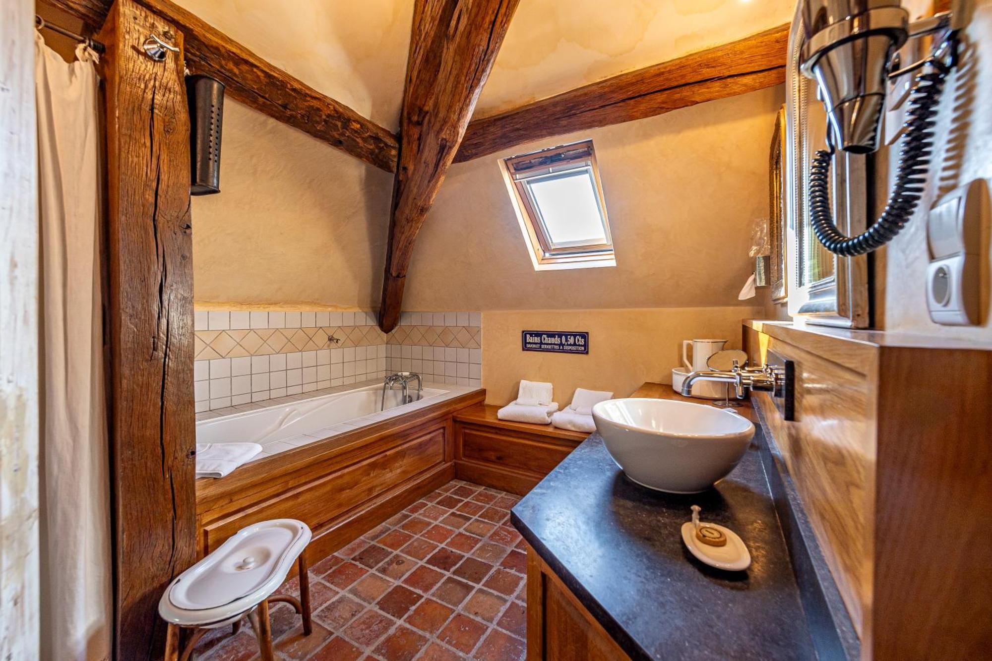 Hotel De La Beursaudiere Nitry エクステリア 写真
