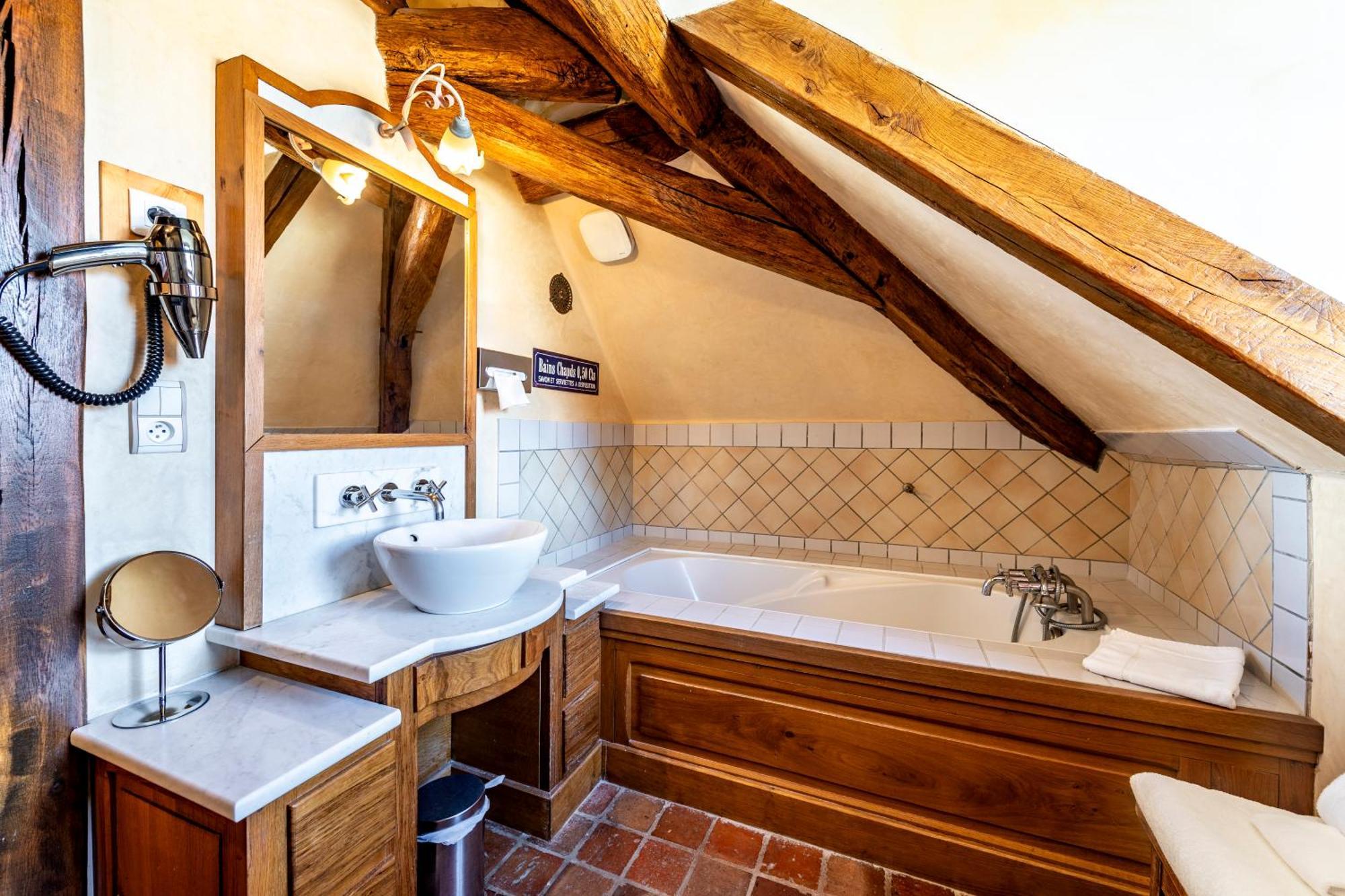 Hotel De La Beursaudiere Nitry エクステリア 写真
