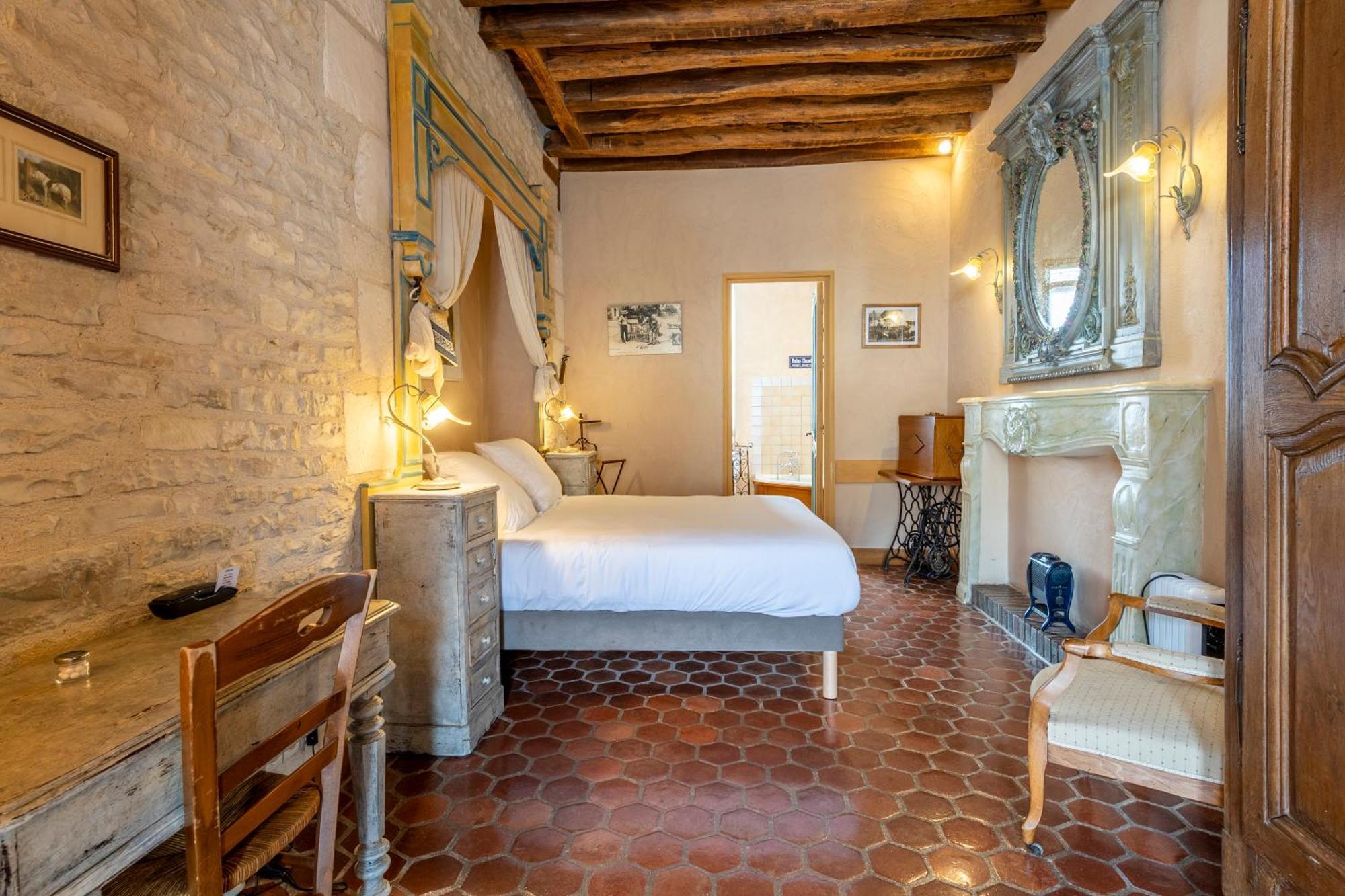 Hotel De La Beursaudiere Nitry エクステリア 写真