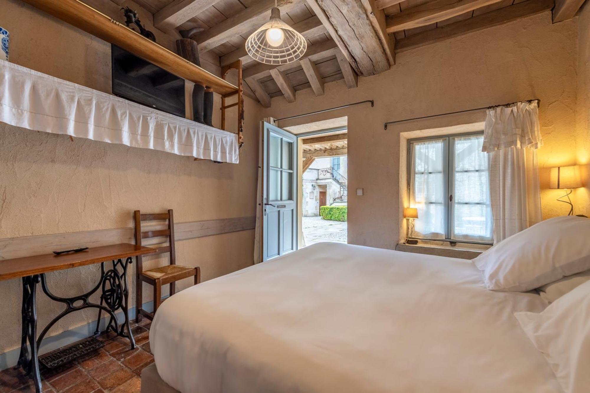 Hotel De La Beursaudiere Nitry エクステリア 写真